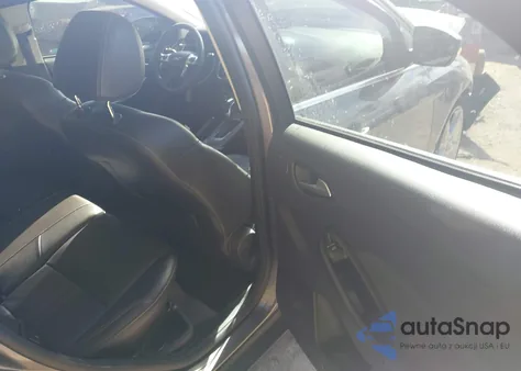 2014 Ford Focus Titanium z USA, uszkodzony, nr VIN 1FADP3N26EL330178